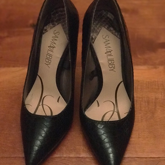 Lots of shoes - Picture 5 of 8